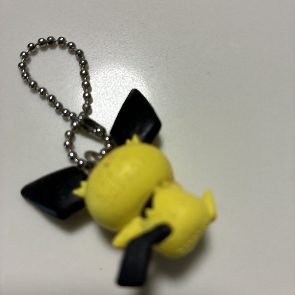 Pikachu keychain - Picture 2 of 3